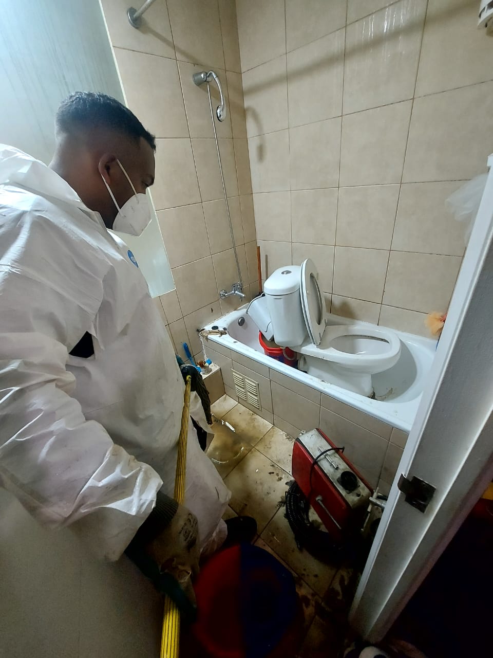 Destape sanitario en baño